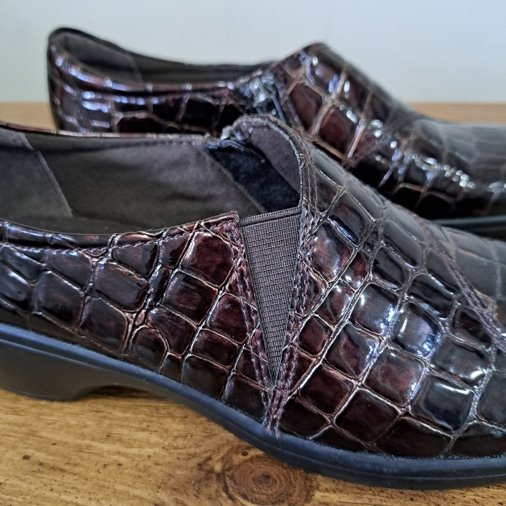 Clarks Bendables Brown Patent Shoes Crocodile Print Womens Size 7 Classic Zipper - Picture 7 of 16